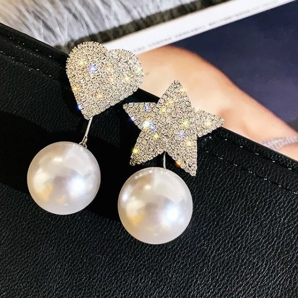 Jewelry - Beautiful Rhinestone Asymmetrical Earrings